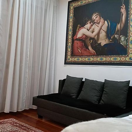 Orient Apartment Madrid Luaran gambar